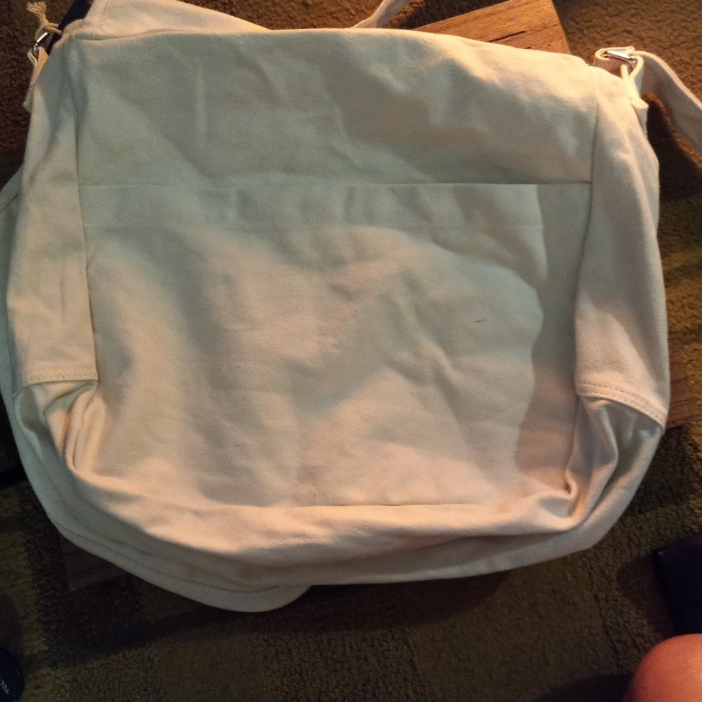 NWT Guess messenger bag - Picture 4 of 4